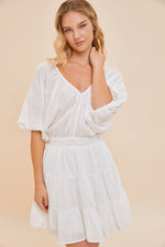 Vestido Corto Capas