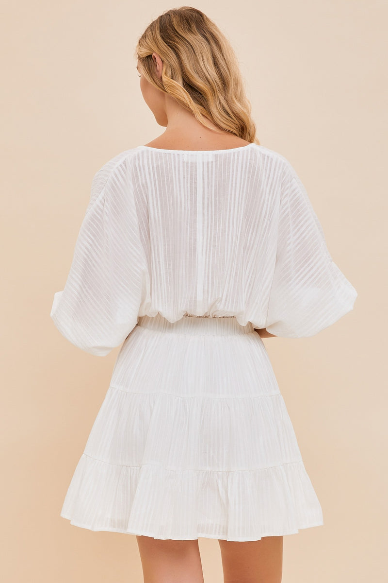 Vestido Corto Capas